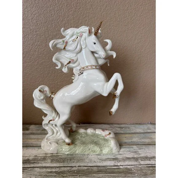 Lenox The Regal Unicorn Figurine 2003 Fine Ivory China Gold Accent Unicorn w/COA - Picture 4 of 16